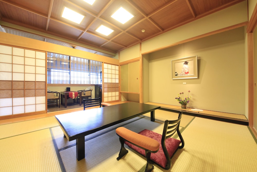 [本館] 温泉半露天風呂付き和室ダブルベッド 夕食付 禁煙 客室1 | 天翠茶寮