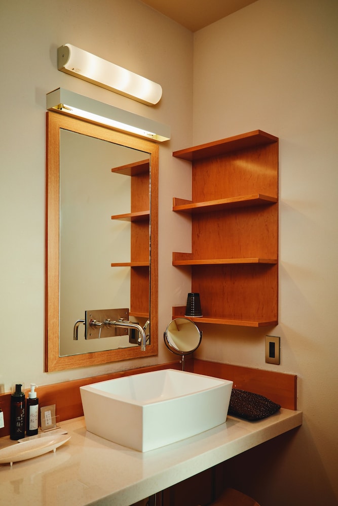 212号室 バスルームのシンク0 | リバーリトリート雅樂倶