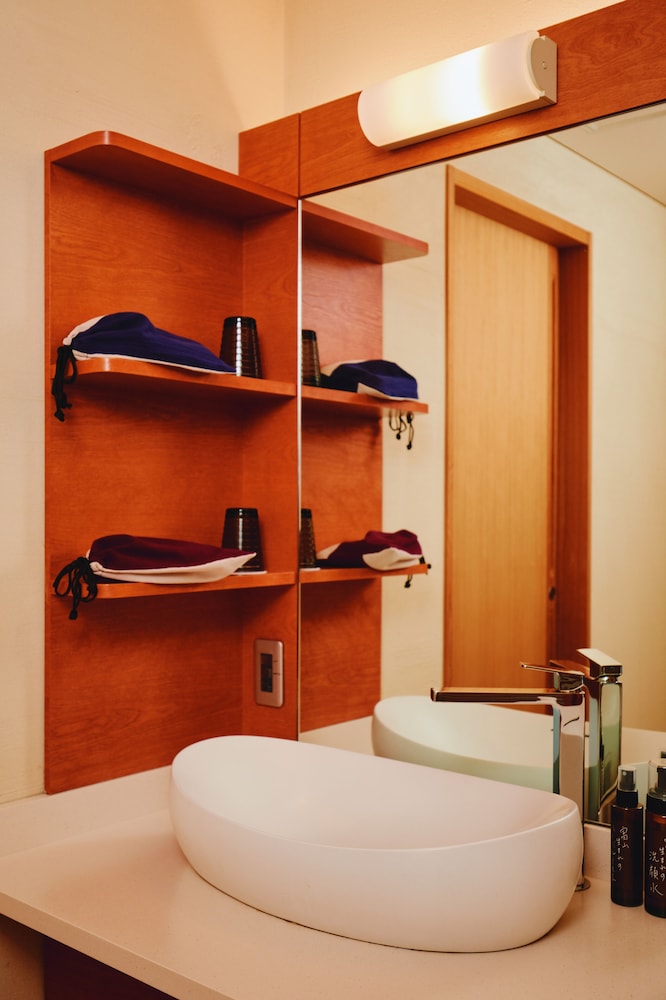 303号室 バスルームのシンク0 | リバーリトリート雅樂倶