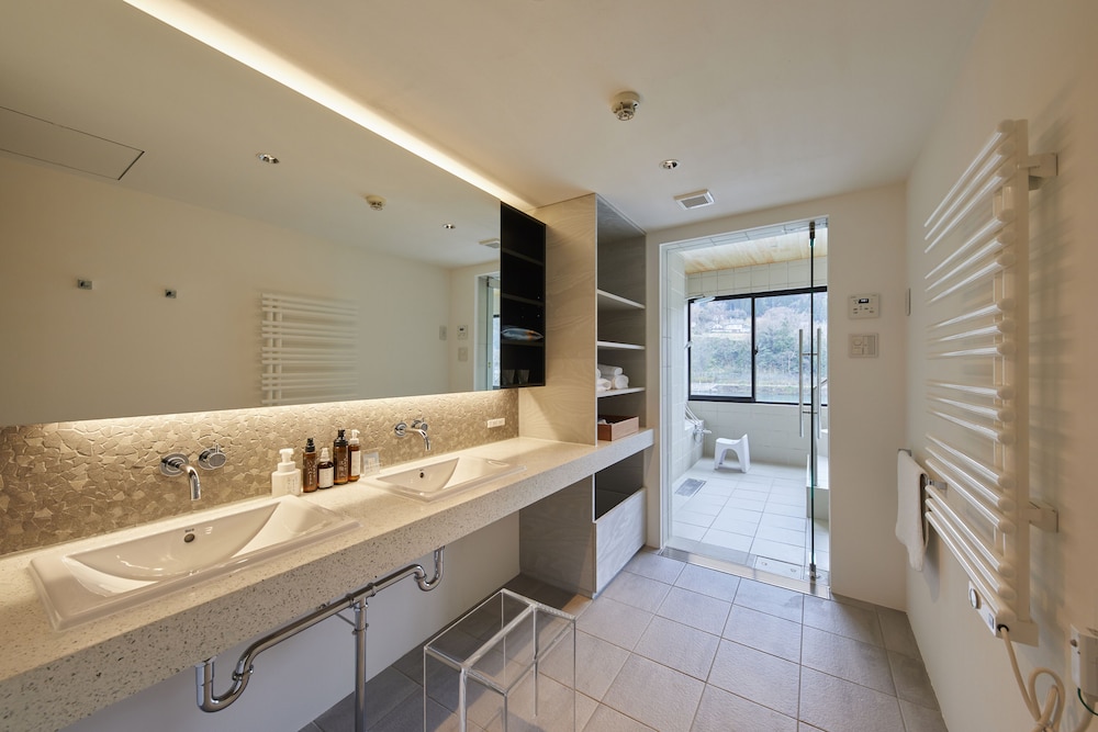 201号室 バスルームのシンク0 | リバーリトリート雅樂倶