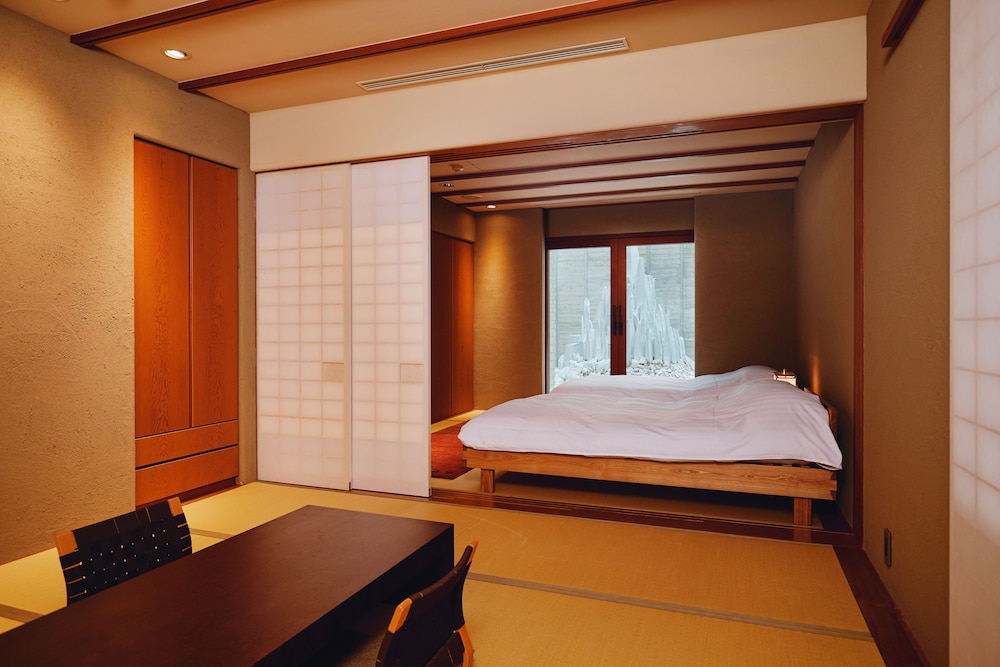 114号室 温泉付き 客室1 | リバーリトリート雅樂倶