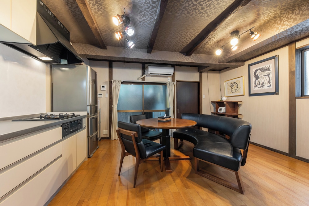 Shiki Homes | HARU 春 客室内のダイニングエリア1 | Shiki Homes 春