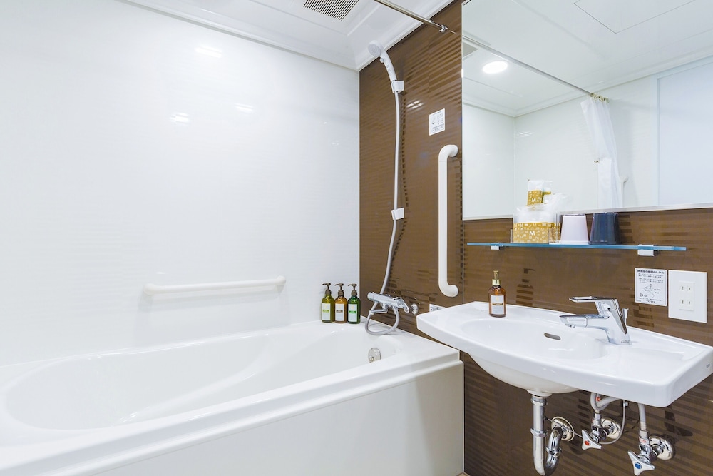 ユニバーサルツインルーム 禁煙 バリアフリー バスルーム0 | ホテル エムズ・エスト四条烏丸