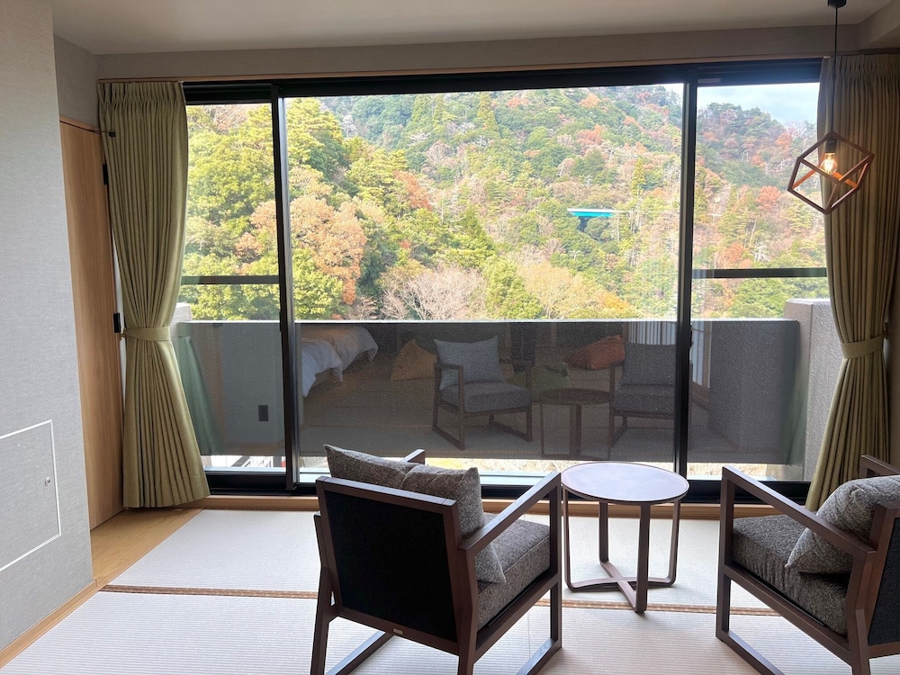 プレミアム ルーム 2 ベッドルーム 禁煙 マウンテンビュー 客室2 | ホテル湯の本