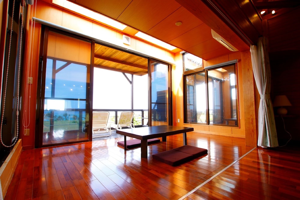 サンルームコテージ 禁煙 オーシャンビュー リビング エリア0 | 長浜ビーチリゾート 海音