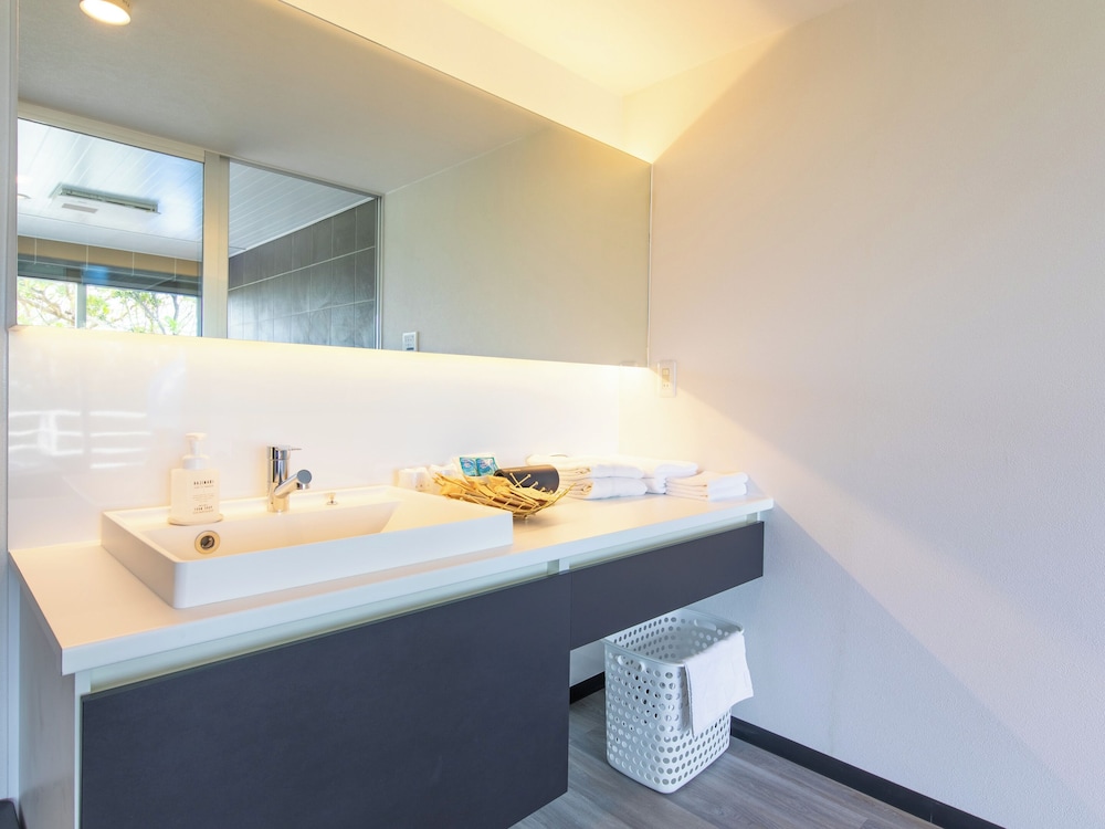 ファミリーデッキコテージ　サウナ有　禁煙　オーシャンビュー バスルーム1 | 長浜ビーチリゾート 海音