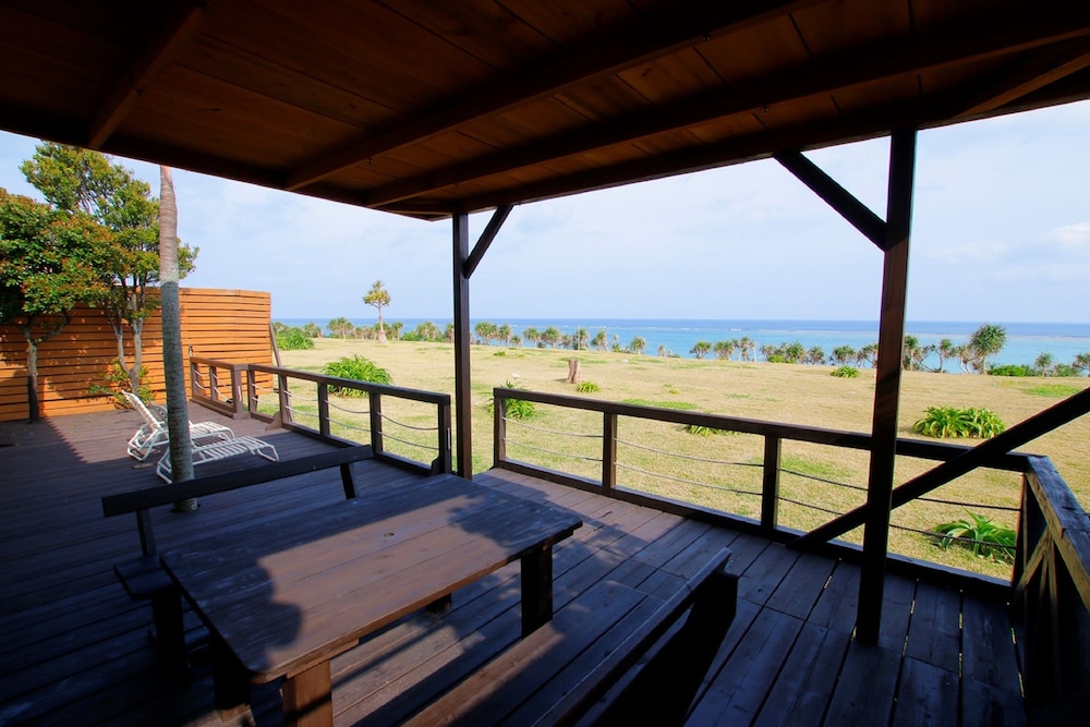 ウッドデッキコテージ　禁煙　オーシャンビュー バルコニー1 | 長浜ビーチリゾート 海音