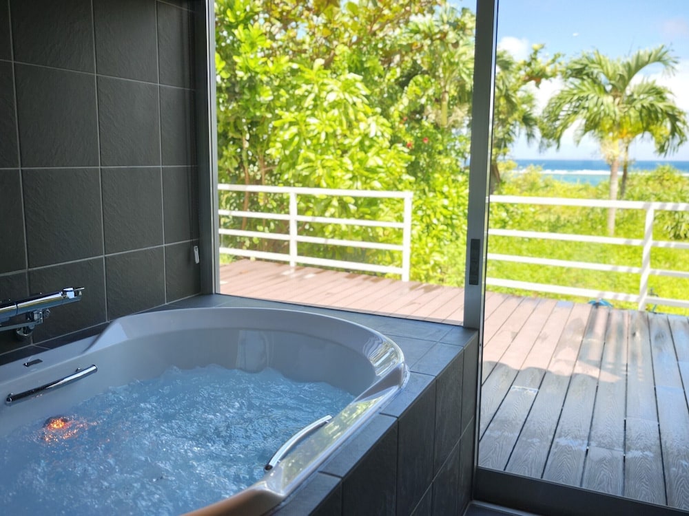 スカイデッキコテージ　サウナ有　禁煙　オーシャンビュー バスルーム1 | 長浜ビーチリゾート 海音