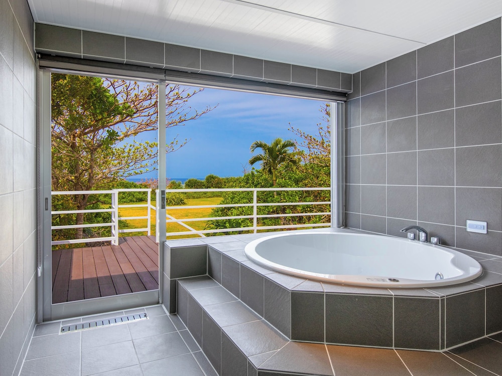 ファミリーデッキコテージ　サウナ有　禁煙　オーシャンビュー バスルーム2 | 長浜ビーチリゾート 海音