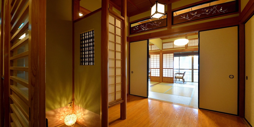 デラックスプラン 2名～４名 客室2 | 浜千代館