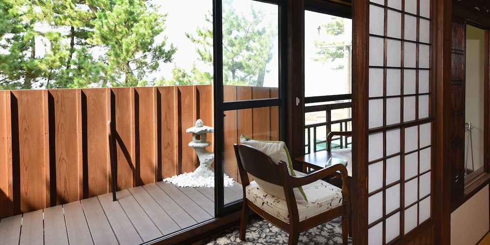 デラックスプラン 2名～４名 客室3 | 浜千代館