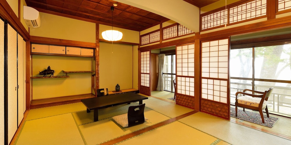 デラックスプラン 2名～４名 | 浜千代館