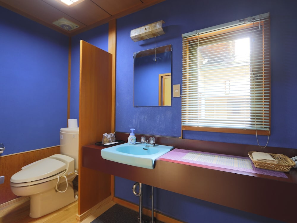 和室10畳 (トイレ付) 梅 禁煙 客室4 | 数寄屋風旅館からさわ