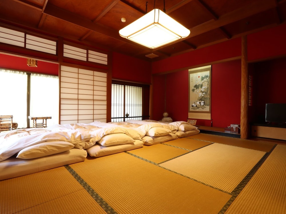 和室12畳 (トイレ付) 松 禁煙 | 数寄屋風旅館からさわ