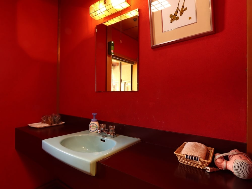 和室12畳 (トイレ付) 松 禁煙 客室2 | 数寄屋風旅館からさわ