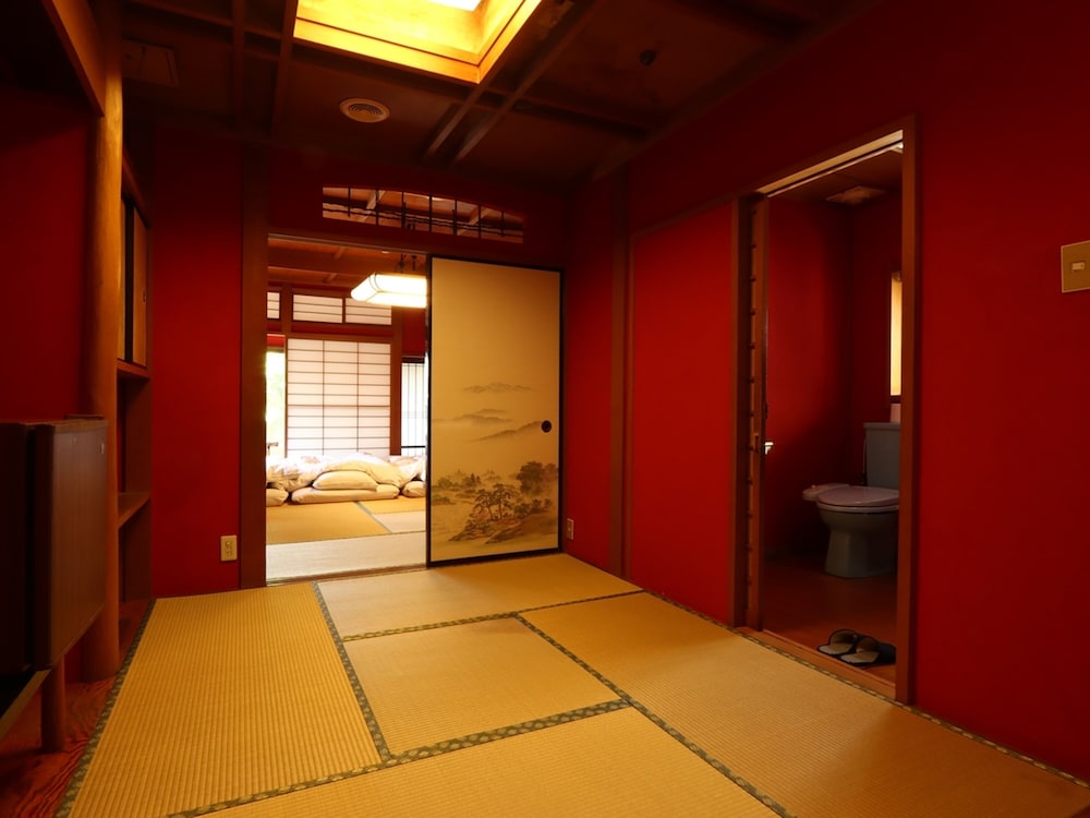 和室12畳 (トイレ付) 松 禁煙 客室1 | 数寄屋風旅館からさわ