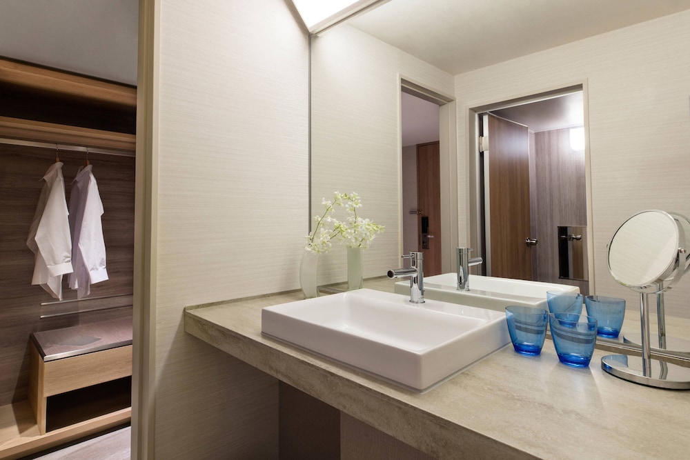 スーペリア ルーム キングベッド 1 台ソファーベッド付き バスルーム0 | 富士マリオットホテル山中湖