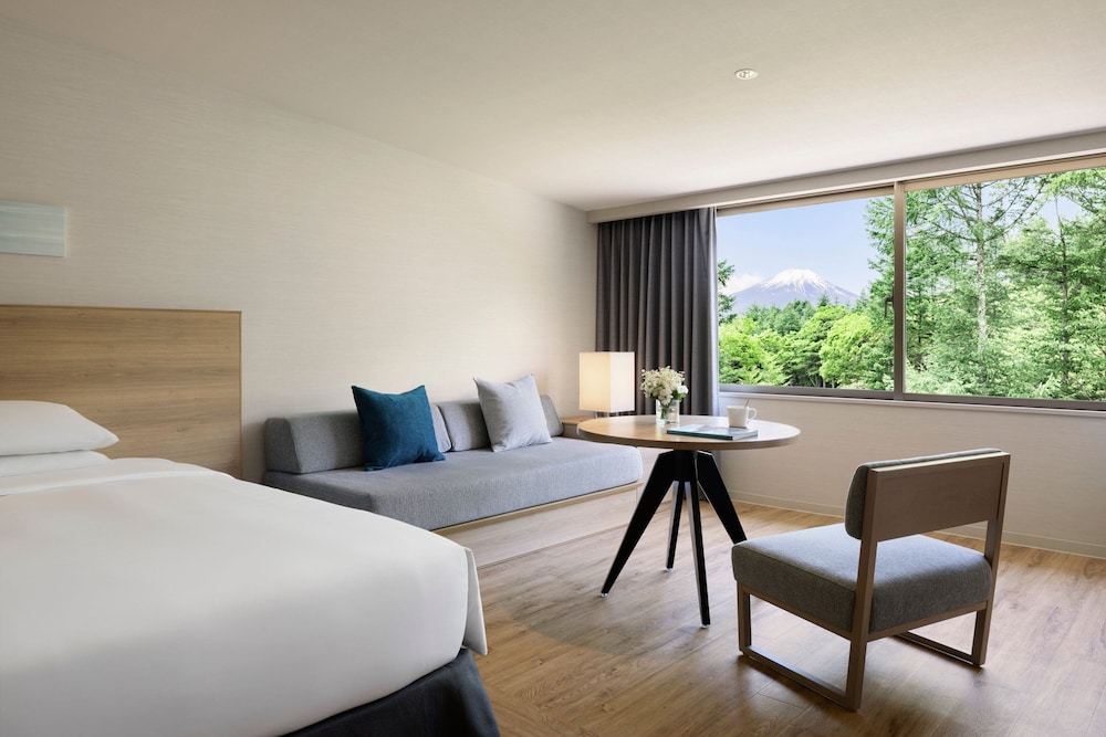 スーペリア ルーム キングベッド 1 台ソファーベッド付き 客室3 | 富士マリオットホテル山中湖