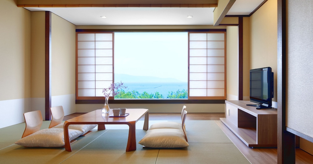 ルーム ベッド (複数台) レイクビュー (Japanese Tatami) 客室3 | 琵琶湖マリオットホテル