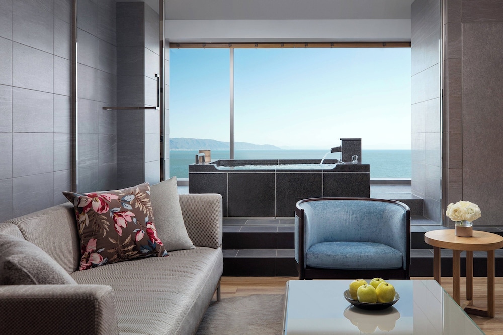 ジュニア スイート 1 ベッドルーム レイクビュー | 琵琶湖マリオットホテル