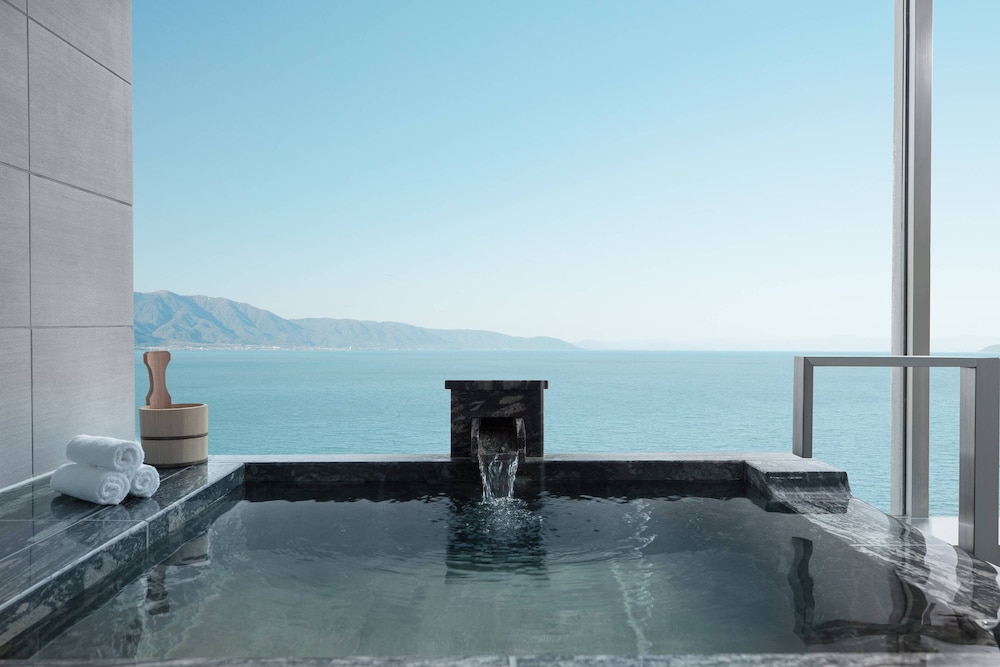 温泉ビューバス付 シングルベッド2台 禁煙 レイクビュー レイク ビュー0 | 琵琶湖マリオットホテル