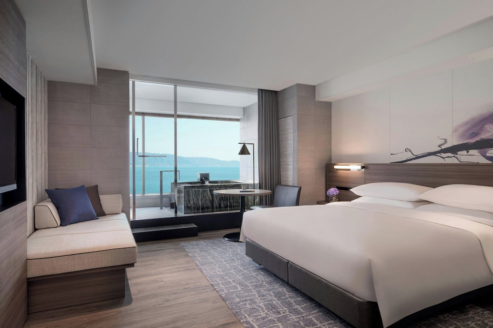 温泉ビューバス付 キングベッド1台 禁煙 レイクビュー | 琵琶湖マリオットホテル