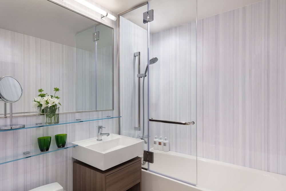 スーペリア ルーム キングベッド 1 台 マウンテンビュー バスルーム0 | 伊豆マリオットホテル修善寺