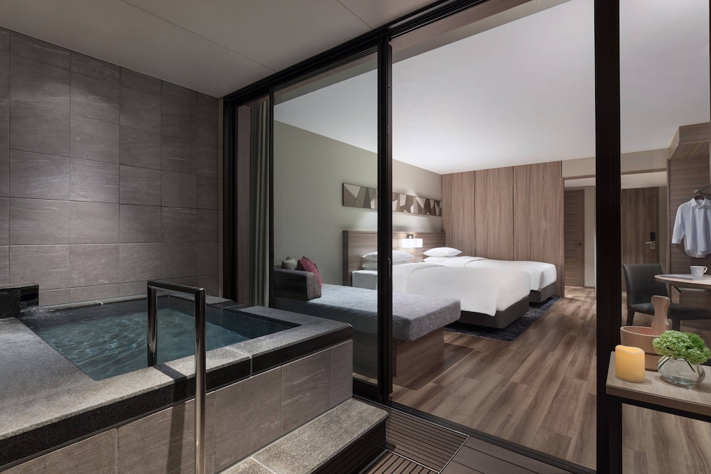 デラックス ルーム キングベッド 1 台 ガーデンビュー (with Outside Hot Spring) 客室1 | 伊豆マリオットホテル修善寺