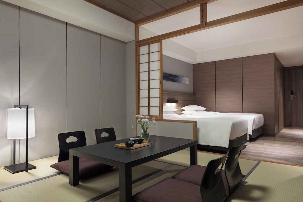 Japanese Western Room, 1 King Bed or 2 Twin Beds, Garden view 客室4 | 南紀白浜マリオットホテル