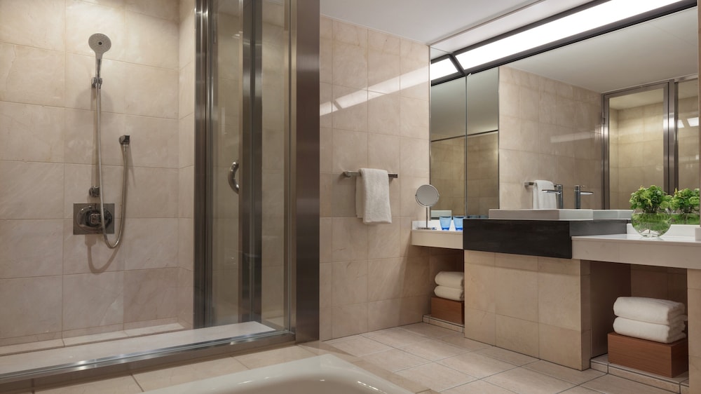 エグゼクティブ スイート 1 ベッドルーム オーシャンビュー バスルーム1 | 南紀白浜マリオットホテル