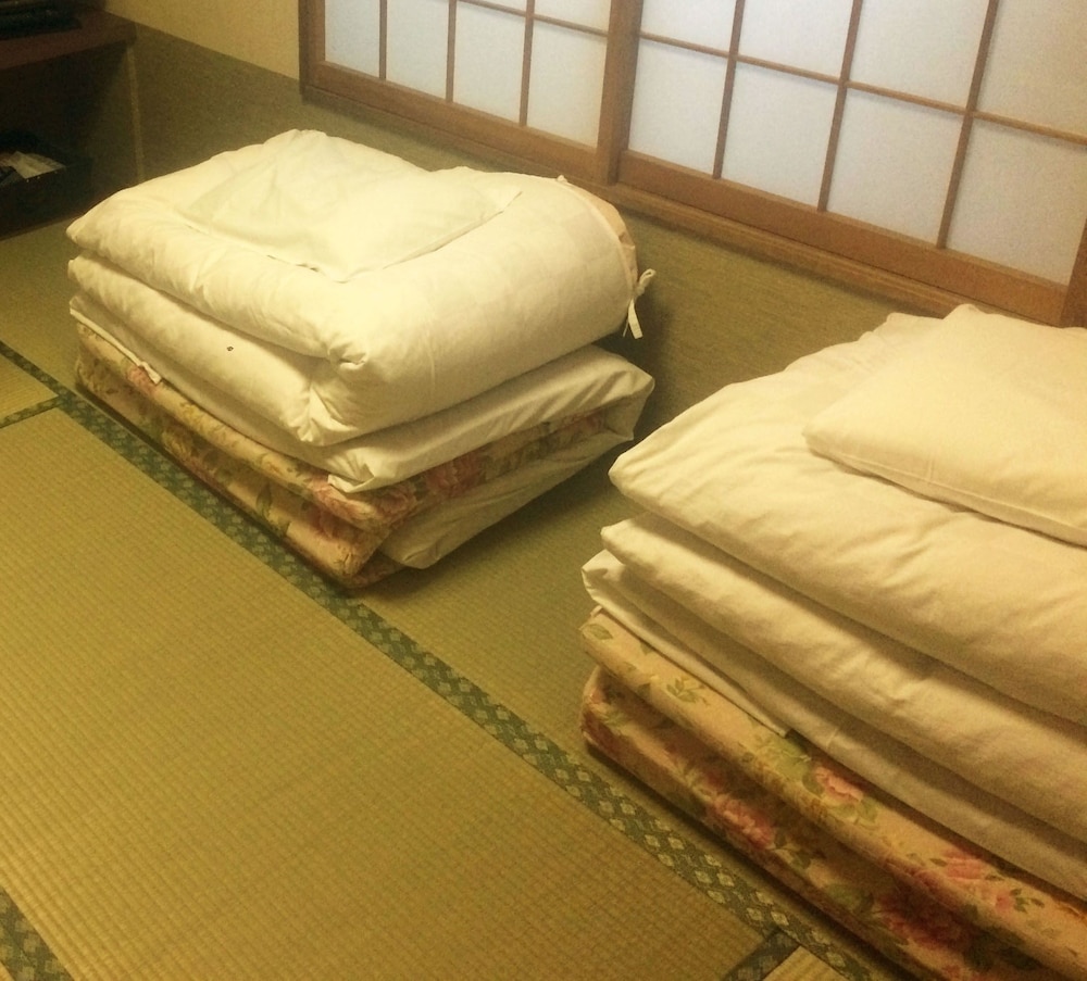 和室 バスルーム、トイレ共同 | 旅館名龍