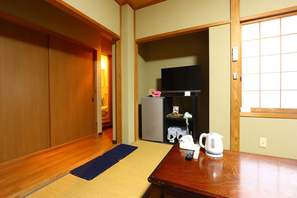 和室10畳（バス・トイレ付） 客室3 | 旅館兼六園