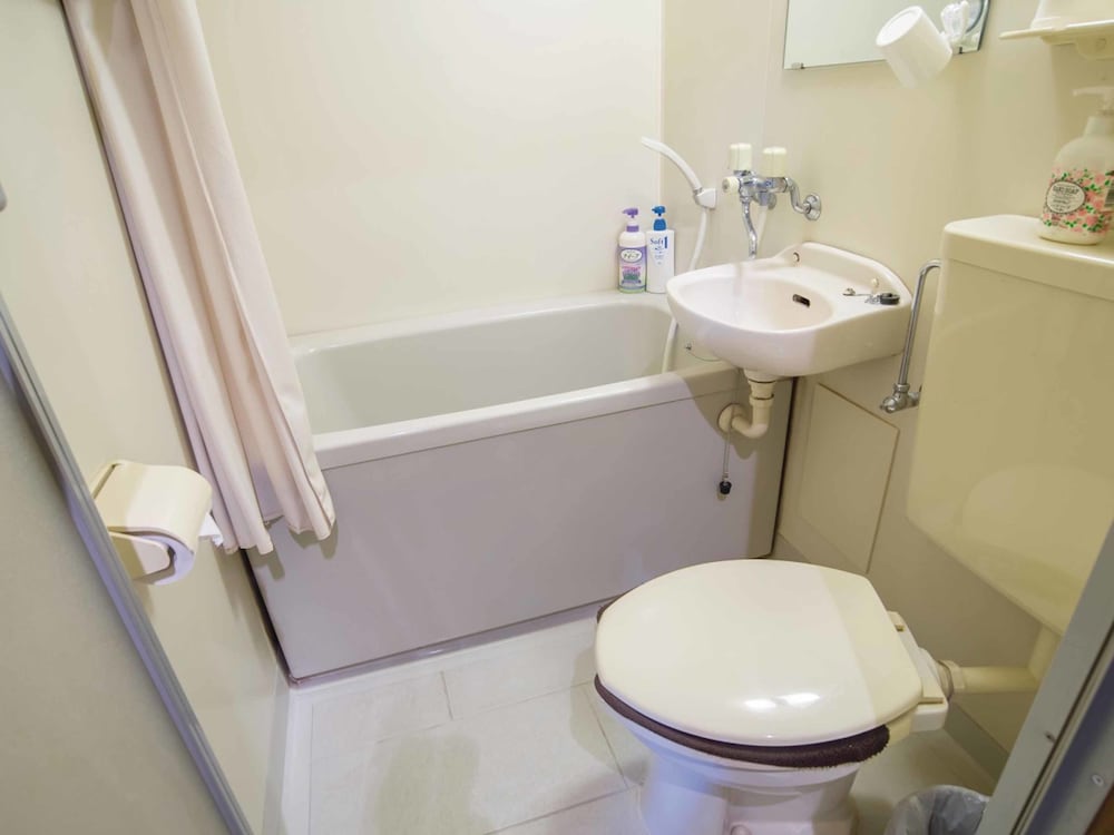 和室10畳（バス・トイレ付） バスルーム0 | 旅館兼六園