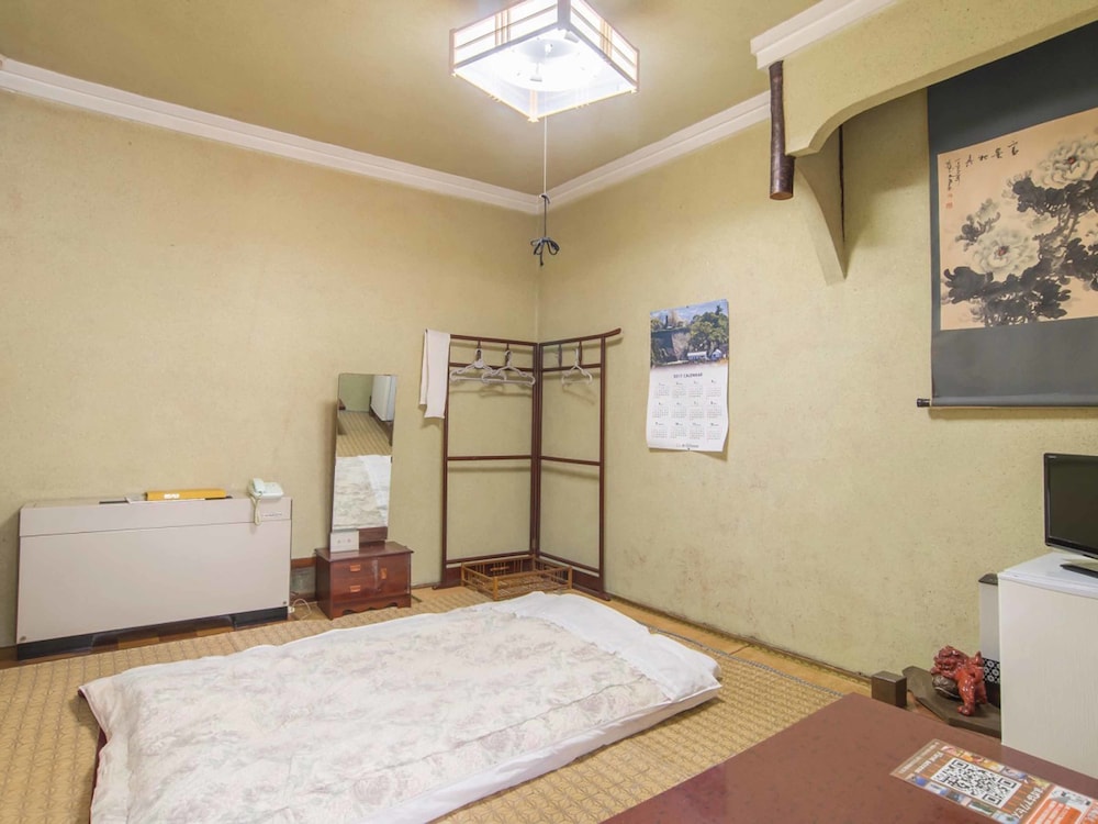 和室6畳（バス・トイレ共同）2名定員 客室1 | 旅館兼六園