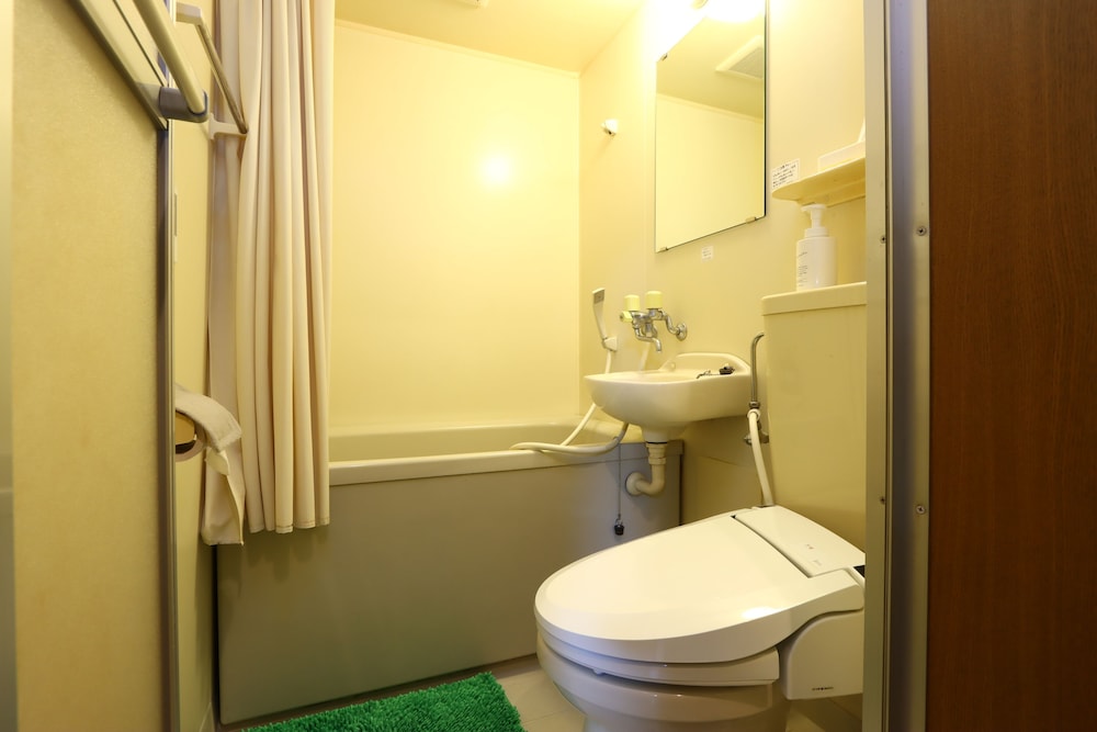 和室10畳（バス・トイレ付） 客室5 | 旅館兼六園