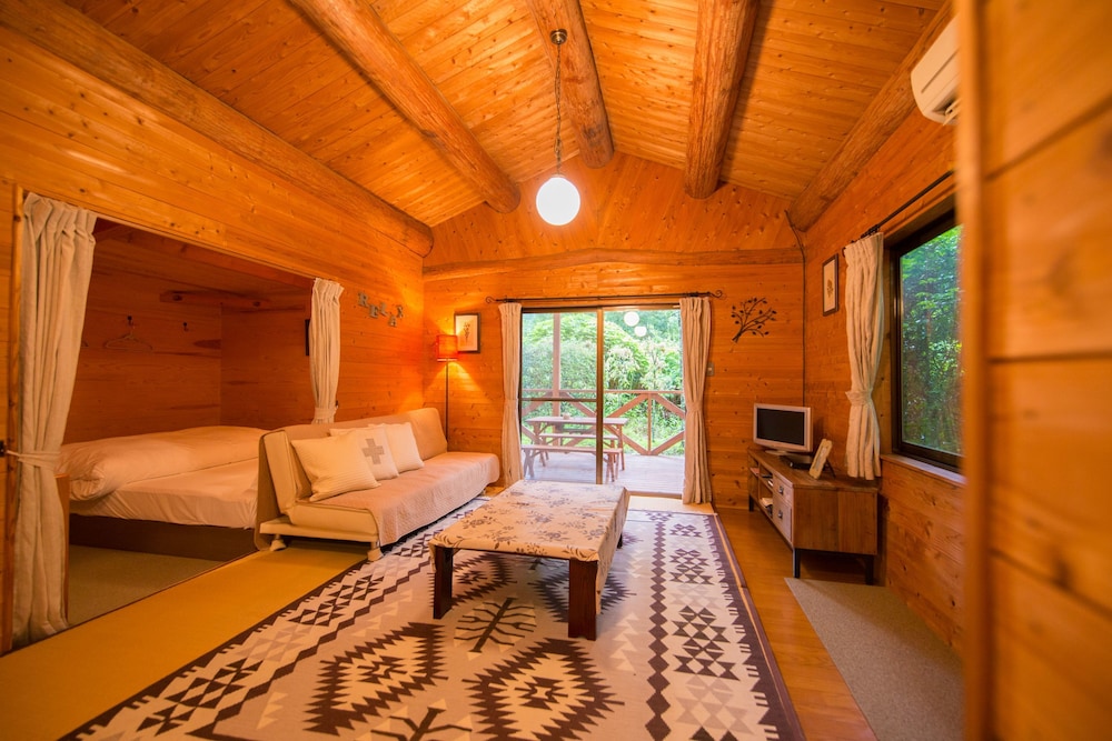 [福寿草] 8畳+寝室4.5畳　キッチン付き[禁煙] | 湯布院 塚原高原 山荘 どんぐり