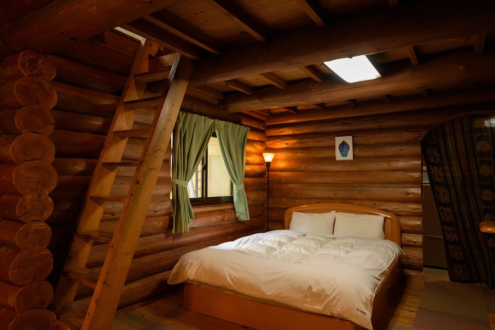 (山法師) リビング10畳+4.5畳キッチン付き[禁煙] 客室3 | 湯布院 塚原高原 山荘 どんぐり