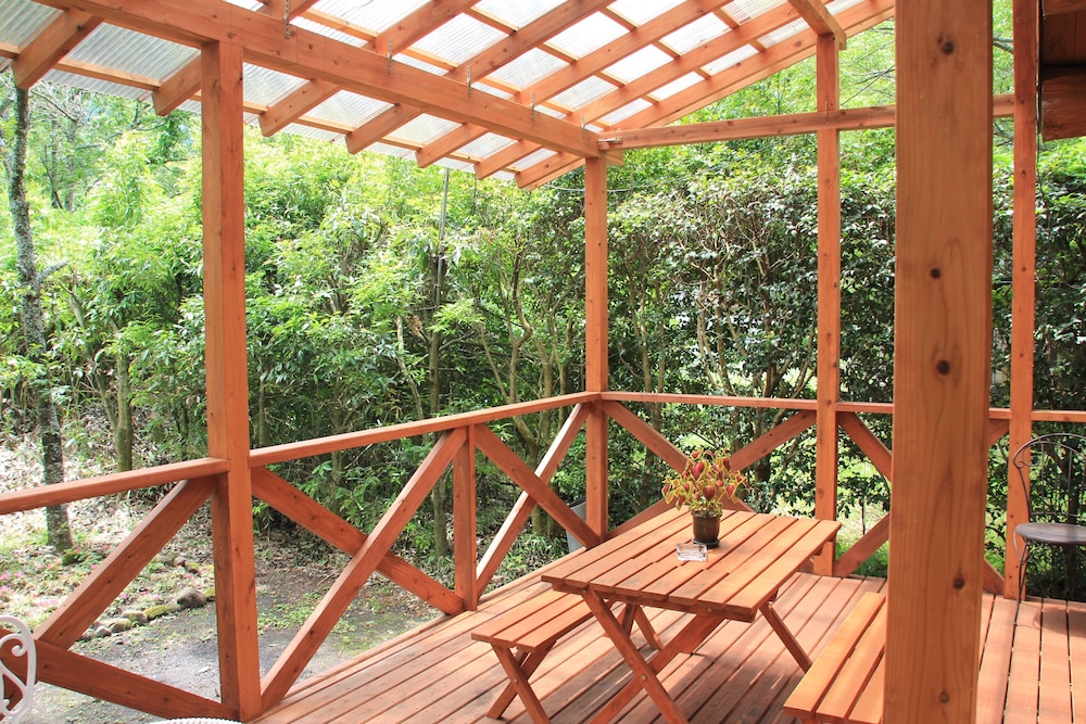 [福寿草] 8畳+寝室4.5畳　キッチン付き[禁煙] テラス / パティオ1 | 湯布院 塚原高原 山荘 どんぐり