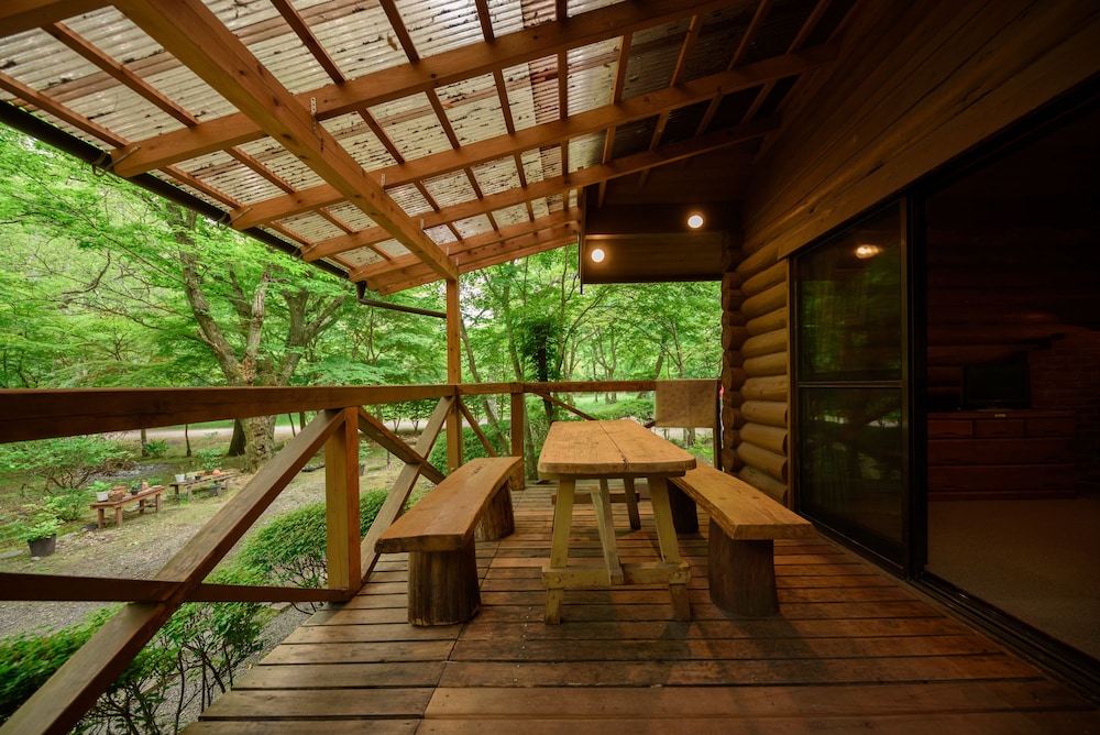 (山法師) リビング10畳+4.5畳キッチン付き[禁煙] テラス / パティオ0 | 湯布院 塚原高原 山荘 どんぐり