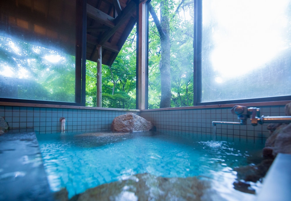 (翁草) リビング10畳+寝室5畳キッチン付き[禁煙] バスルーム0 | 湯布院 塚原高原 山荘 どんぐり