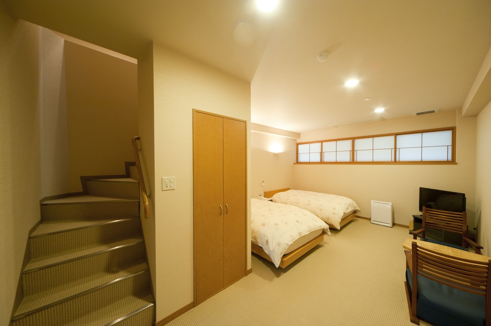 露天風呂付きメゾネットタイプ和洋室 客室1 | 旅亭　萬葉