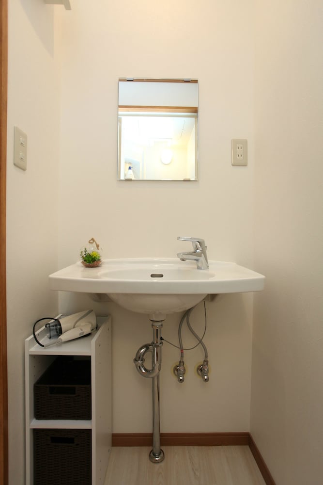 2段ベッド 貸切 バスルームのシンク0 | フジヤマベース