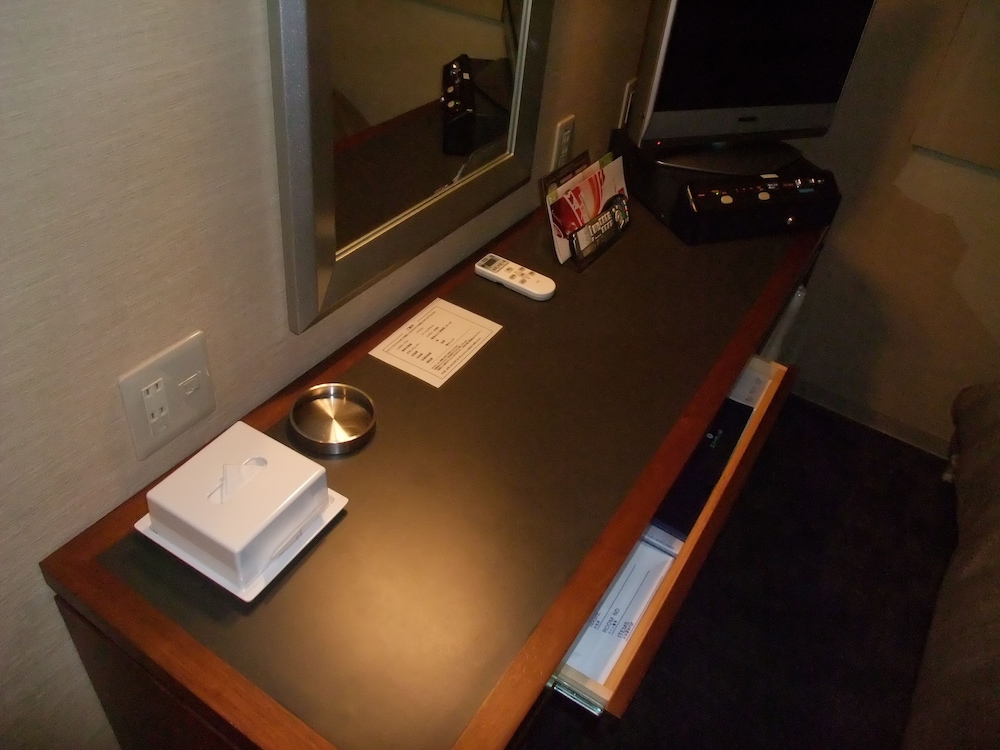 セミダブルルーム 喫煙可 客室の設備とサービス3 | センターホテルトヨタ
