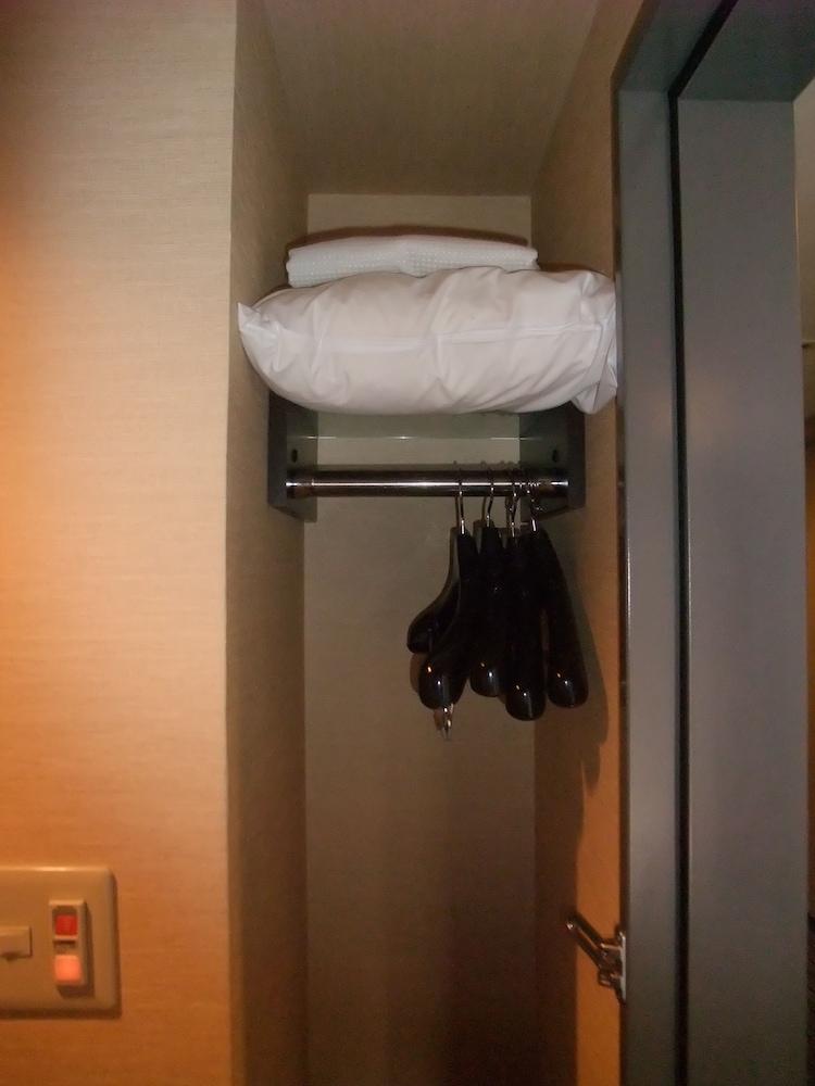 セミダブルルーム 喫煙可 客室の設備とサービス0 | センターホテルトヨタ