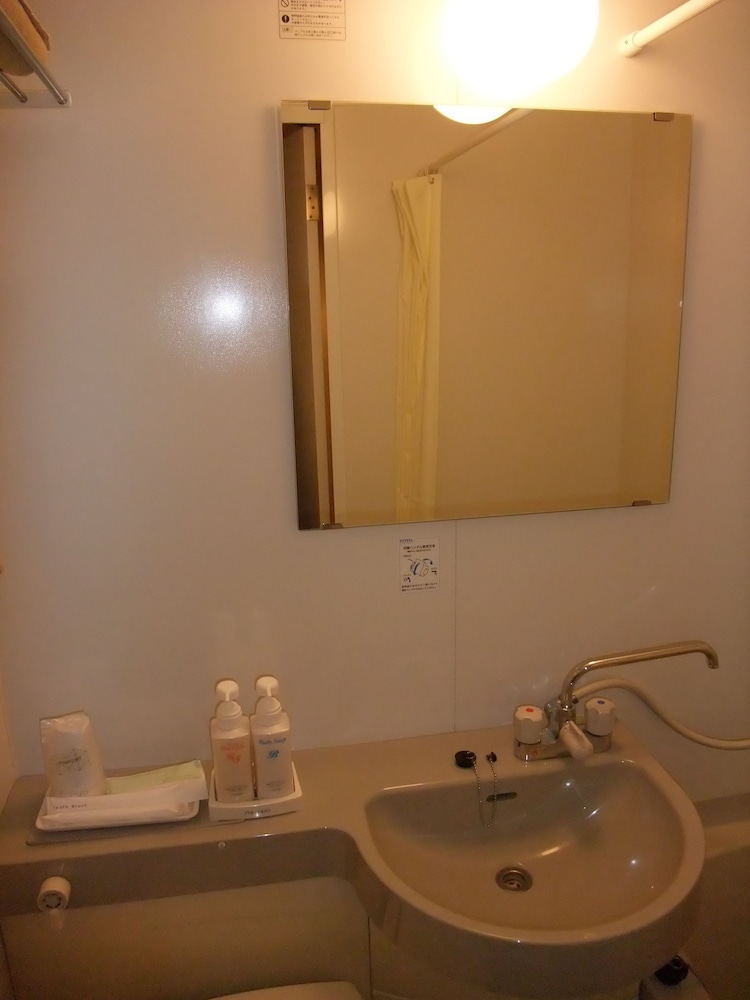 セミダブルルーム 喫煙可 バスルーム2 | センターホテルトヨタ