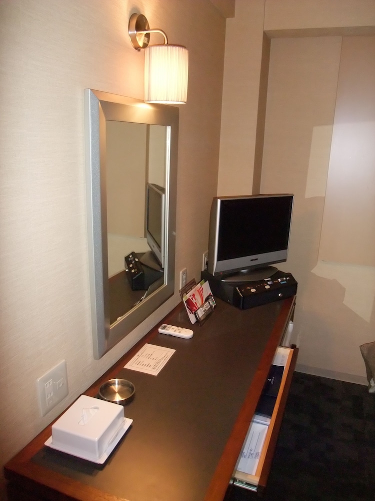 セミダブルルーム 喫煙可 客室の設備とサービス1 | センターホテルトヨタ