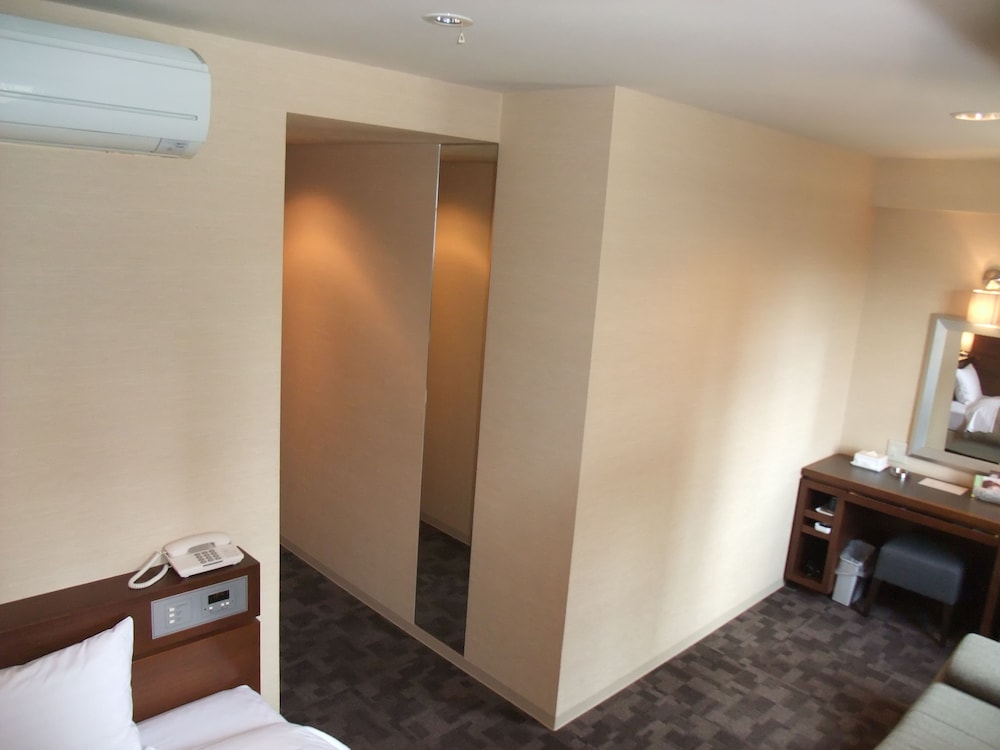 セミダブルルーム 喫煙可 客室5 | センターホテルトヨタ