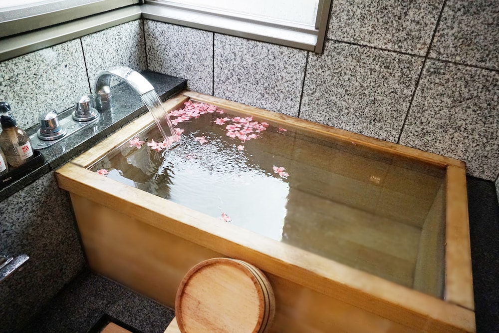 スイート 専用バスルーム 深めの浴槽0 | ブランヴェール那須