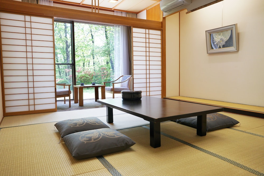 和室10畳 共用バスルーム(2名以上のご利用となります) 客室0 | ブランヴェール那須