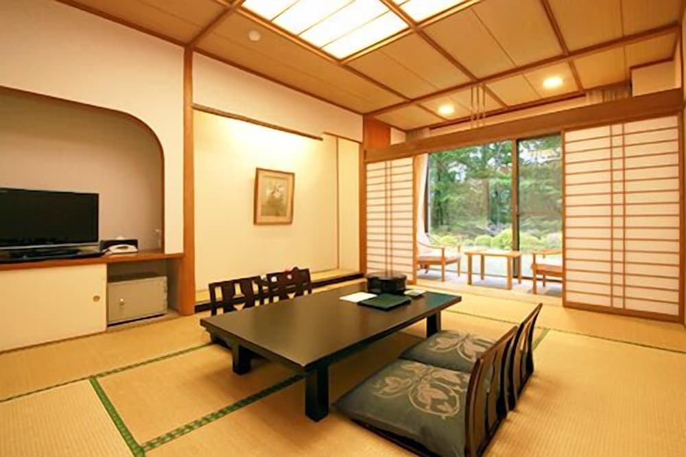 和室10畳 共用バスルーム(2名以上のご利用となります) 客室2 | ブランヴェール那須